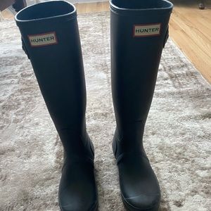 Hunter Tall Boots Sz 6 navy Blue